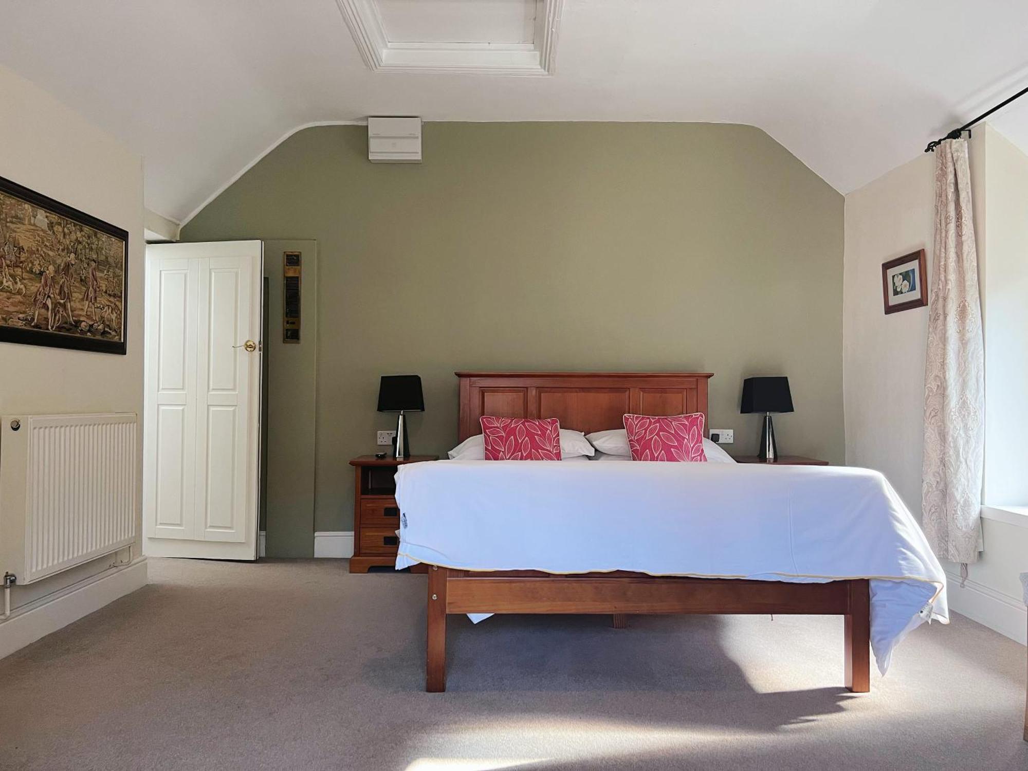The Crown Hotel 3*